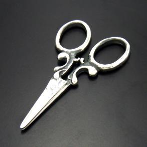 ≪Beautesque/ビュウテスク≫ Fate Scissors　はさみのペンダント