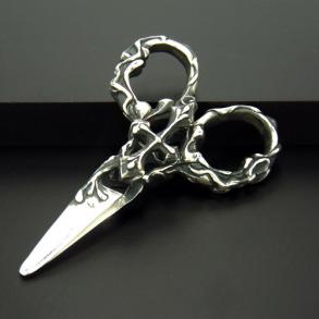 ≪Beautesque/ビュウテスク≫Cross Scissors　はさみのペンダント