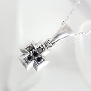 ≪FatimaDesign/ファティマデザイン≫セイントクロス・チャームペンダントBK (チェーン付)