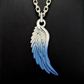 ≪AQUA　SILVER/アクアシルバー≫フェザーペンダント　ASP241ALBKBL