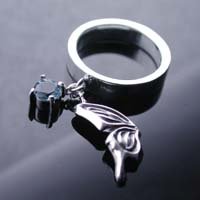 ≪Ageha≫片羽と宝石のチャームリング 　FAR-013