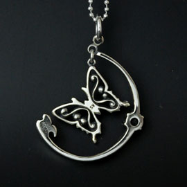 ≪Ageha≫月と蝶ペンダントトップ FAN-055